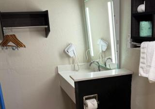 Lx Hotel, Powered by ACW Circle - 1