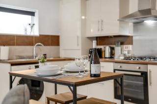 Bright 1-Bed Flat, Near Station, Fast Wi-Fi - 8