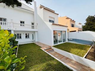 Luxurious And Modern Family Home - 6