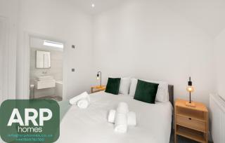 Spacious 3bd l Family Home - 2