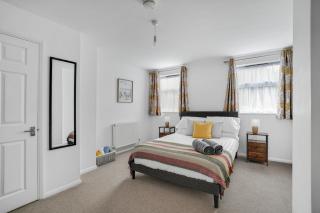 Bright 1-Bed Flat, Near Station, Fast Wi-Fi - 4