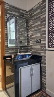 Near Airport hosting - 6