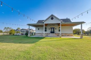 Serene Ranch Home with Outdoor Kitchen in Needville! - 6
