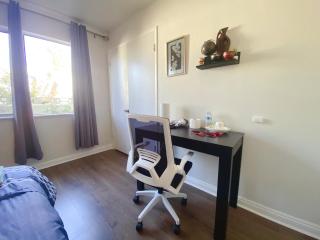 Pomona Cozy Queen Bedroom - 2