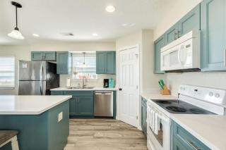 Blue Waves Beachside Calm Gulf Views for Miles - 3