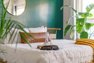 Prime Location Top Rated Clean Parking Free! - 6