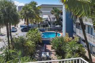 Ocean Reef Hotel - 1