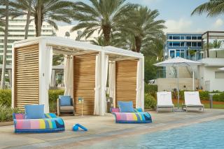 Fontaine Bleau Suite - Street & Partial Ocean view - 4