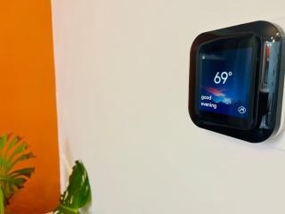 Prime Location Top Rated Clean Parking Free! - 4