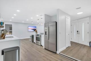 Tropical Garden Oasis, Pool & Hot Tub near Beach! - 5