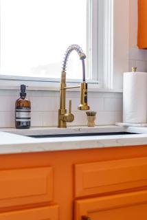 Prime Location Top Rated Clean Parking Free! - 3