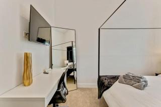 3 Mins to DT Lux Townhome 2 Car Garage King Bed - 9