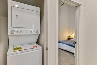 3 Mins to DT Lux Townhome 2 Car Garage King Bed - 3