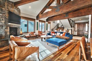 Old Town Escape Ski Access Theater Hot Tub - 4