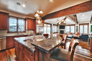 Old Town Escape Ski Access Theater Hot Tub - 2