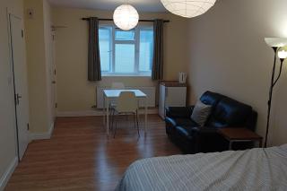 Studio Sleeps 2 with Free Parking - 7