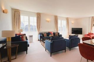 3 Bed Apartment Sleeps 6 - Free Parking Wifi - 5