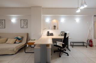 Spacious 2BR, hot tub, prvt parking, near metro - 4