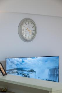 Spacious 2BR, hot tub, prvt parking, near metro - 9