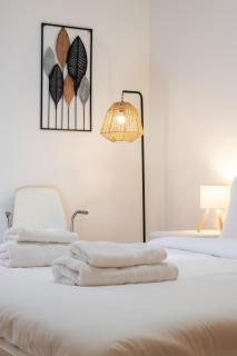 Spacious 2BR, hot tub, prvt parking, near metro - 8