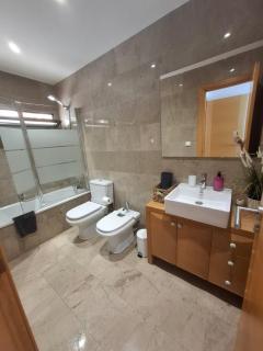 Cómodo Adosado Familiar 160 m2, parking, wifi, mascotas, jardín privado, cuna, playa y montaña - 3