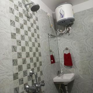 The Royals Home Stay - 7