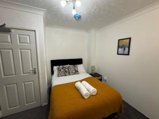 Large House for Contractors, families and groups - 5