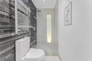 Earls Court Spacious Apartment - 3