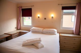 Saffron Lodge With Hot Tub - 3