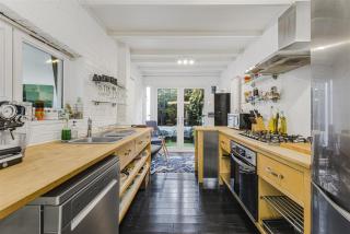 Earls Court Spacious Apartment - 7