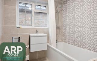 Near Town Centre, Big Patio, Free Parking Sleeps 8 - 3