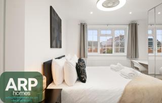 Near Town Centre, Big Patio, Free Parking Sleeps 8 - 4