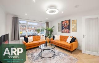 Near Town Centre, Big Patio, Free Parking Sleeps 8 - 0