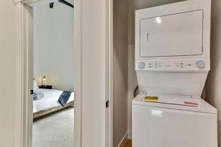 3 Min to DT 2 Car Garage Lux Townhome King Bed - 7