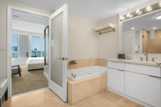 FontaineBleau Suite Ocean View - 3