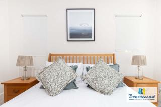 BOURNECOAST: GROUND FLOOR - GARDEN - WIFI - FM6096 - 1