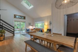 Park Forest Hideaway Pet Friendly Hot Tub EV Charger - 3