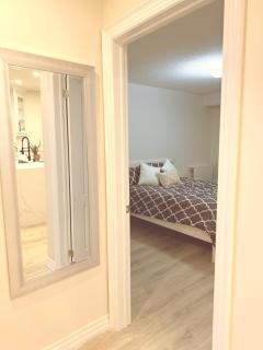 Modern 1-BR Suite EV Charger, Backyard BBQ & Near Square One - 8