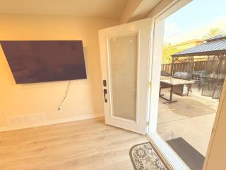 Modern 1-BR Suite EV Charger, Backyard BBQ & Near Square One - 6