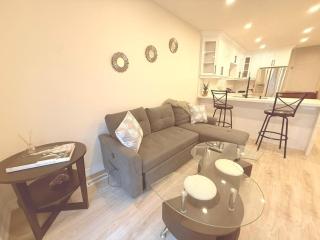 Modern 1-BR Suite EV Charger, Backyard BBQ & Near Square One - 3