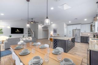 Modern Mesa Oasis with FREE Heated Pool - 1