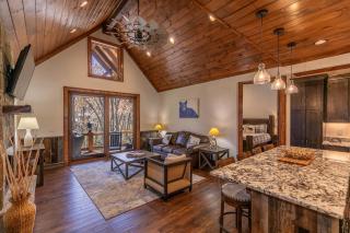 Blue Creek Cabin at Eagles Nest - 9