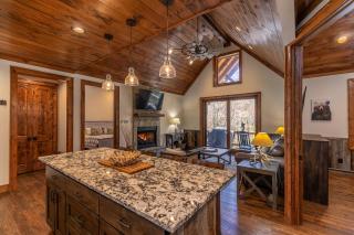 Blue Creek Cabin at Eagles Nest - 8