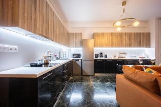 Stylish Luxury Getaway 3BR Apartment 115m - 0