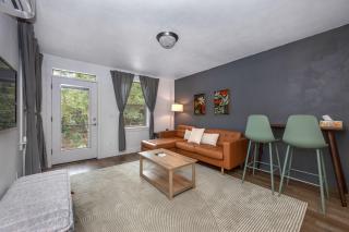 Evergreen Retreat B 30 Night Minimum apts - 7