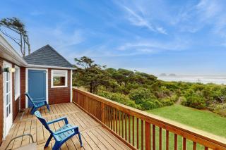 McKinnon's Beach House - 9