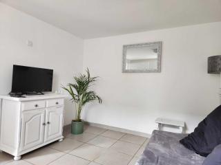 Beautiful 2-Bedroom Gîte in Montenay - 1