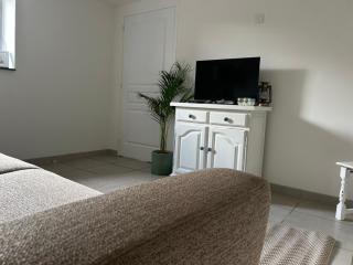 Beautiful 2-Bedroom Gîte in Montenay - 2