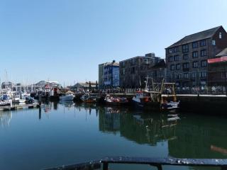 2 Bed - Sleeps 4 - Sea Views - Free Parking - 3