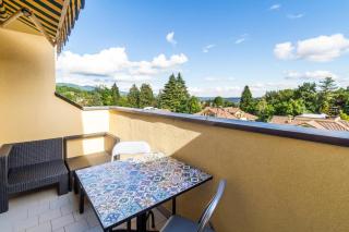 Lovely Orange House - 8